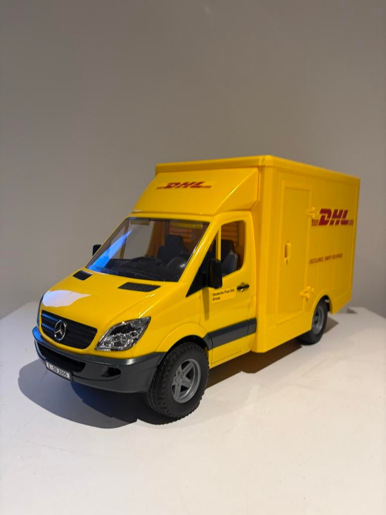 Bruder DHL Bestelwagen - Mercedes-Benz Sprinter, Ophalen of Verzenden, Zo goed als nieuw