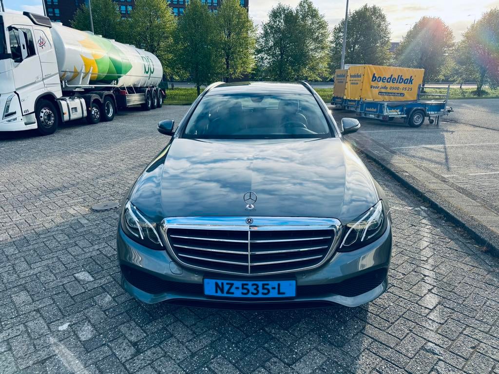 Mercedes-Benz E-Klasse E200 d 150pk 9G-TRONIC 2017 Grijs, Auto's, Mercedes-Benz, Automaat, Achterwielaandrijving, 23 km/l, Origineel Nederlands
