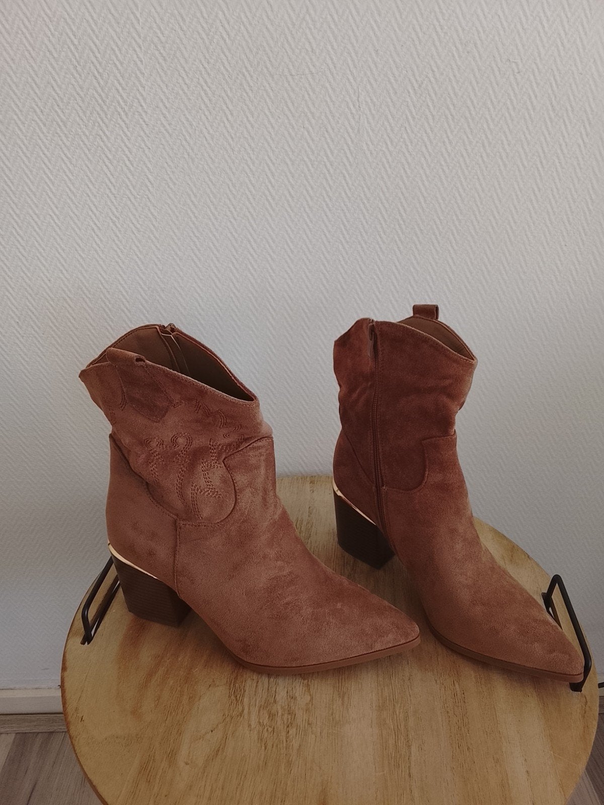 Nieuwe suède cowboylaarzen - maat 39, Salinyang, Beige, Lage of Enkellaarzen, Nieuw
