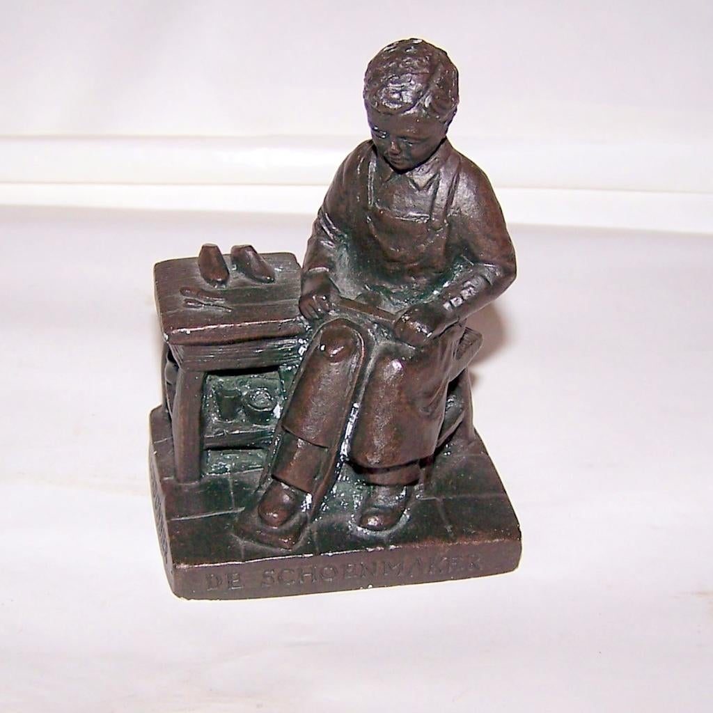 Mooi beeldje "De schoenmaker". Hoogte 10 cm, Verzamelen, Beelden en Beeldjes, Ophalen of Verzenden, Zo goed als nieuw, Mens