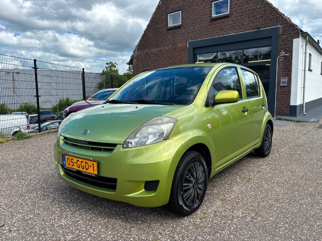 Daihatsu Sirion 1.3 2008 Groen INRUILER/ MEENEEMPRIJS, Auto's, Voorwielaandrijving, Stof, 4 cilinders, Metallic lak