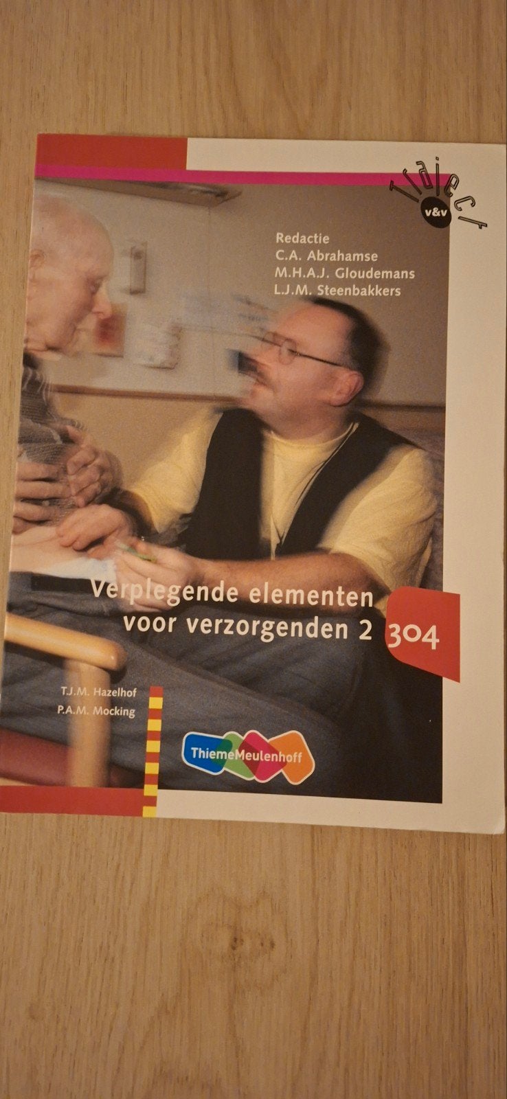 Verplegende elementen voor verzorgenden 2, Ophalen of Verzenden, Gelezen, MBO, T.J.M. Hazelhof, P.A.M. Mocking