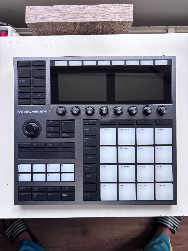Maschine + incl. case, decksaver, extra adapter en VSTs, Ophalen of Verzenden, Zo goed als nieuw