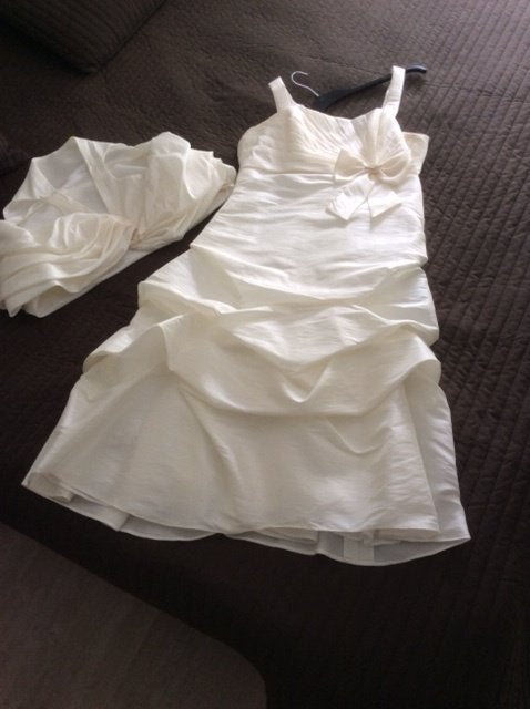 Trouwjurk creme wit maat 42 met losse cape, Kleding | Dames, Trouwkleding en Trouwaccessoires, Ophalen, Zo goed als nieuw, Wit