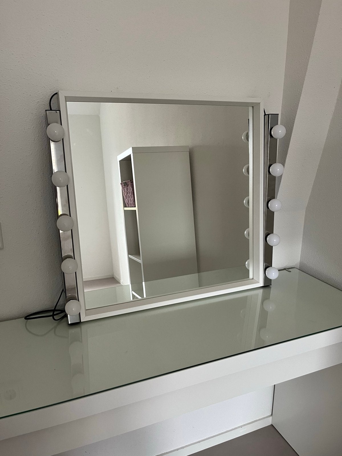 Ikea spiegel Nissadal Musik met 2 losse lampenstrips, Ophalen, Gebruikt, Vierkant
