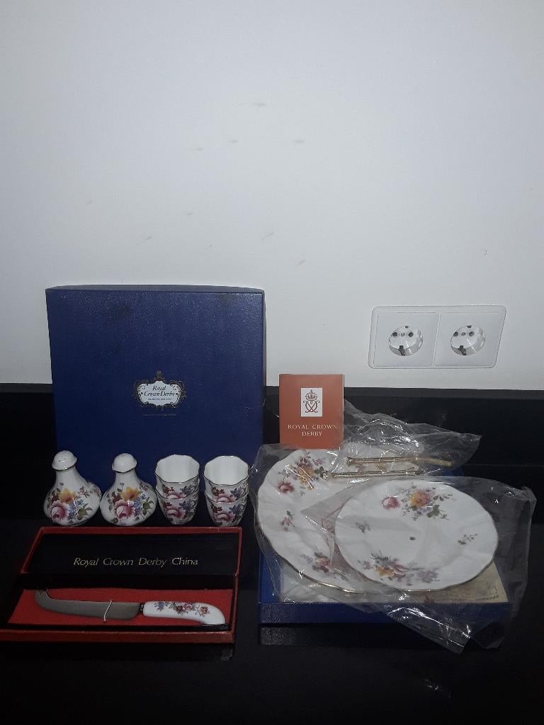 Royal Crown derby serviesdelen Derby Posies, Verzenden