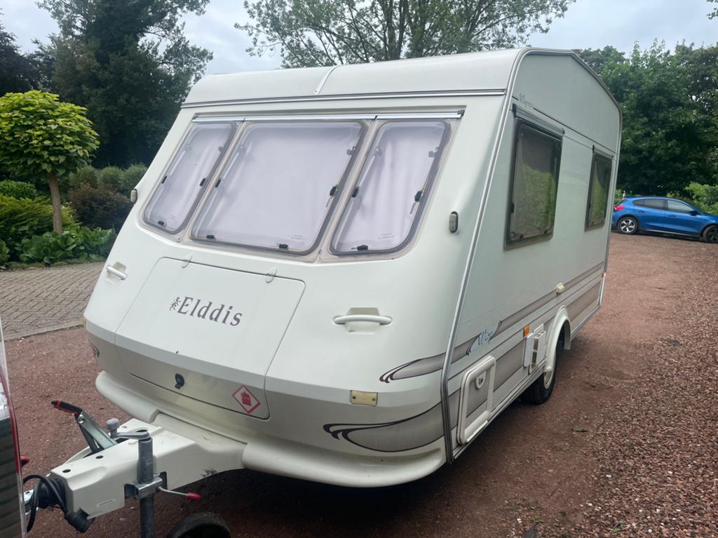 Elddis wisp 420, Caravans en Kamperen, Elddis, Koelkast, Omvormbare zithoek, Treinzit