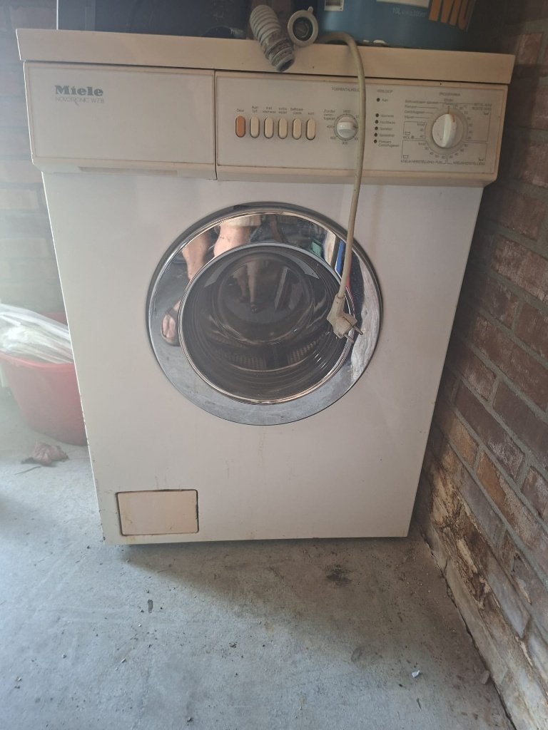 Miele Novotronic W718 wasmachine – defect / voor onderdelen, Ophalen, Niet werkend, 1200 tot 1600 toeren, 85 tot 90 cm