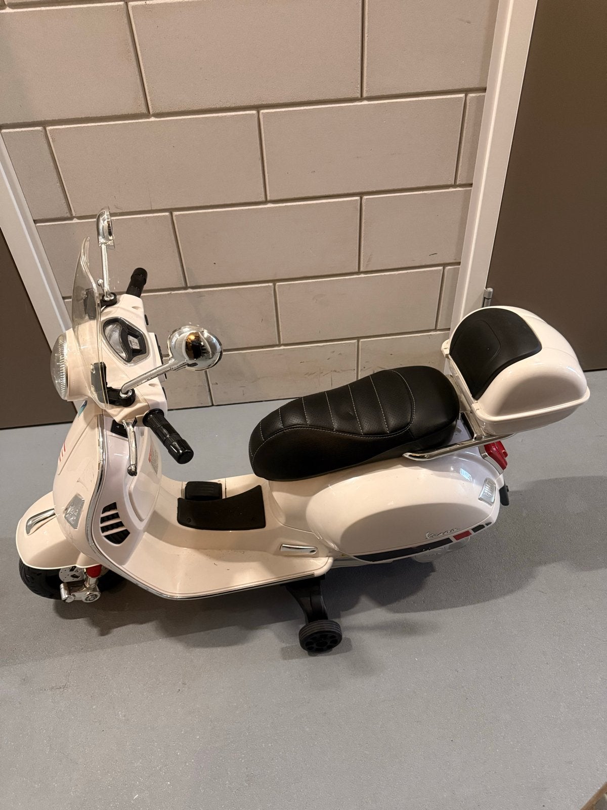 Kinder elektrische Vespa scooter - Wit, Ophalen, Gebruikt