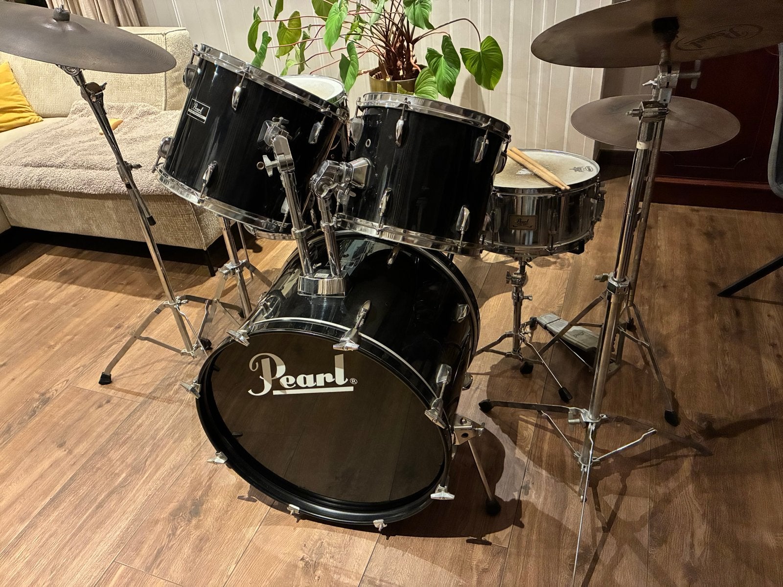 Pearl drumstel, compleet met bekkens en kruk, Muziek en Instrumenten, Ophalen, Gebruikt, Pearl
