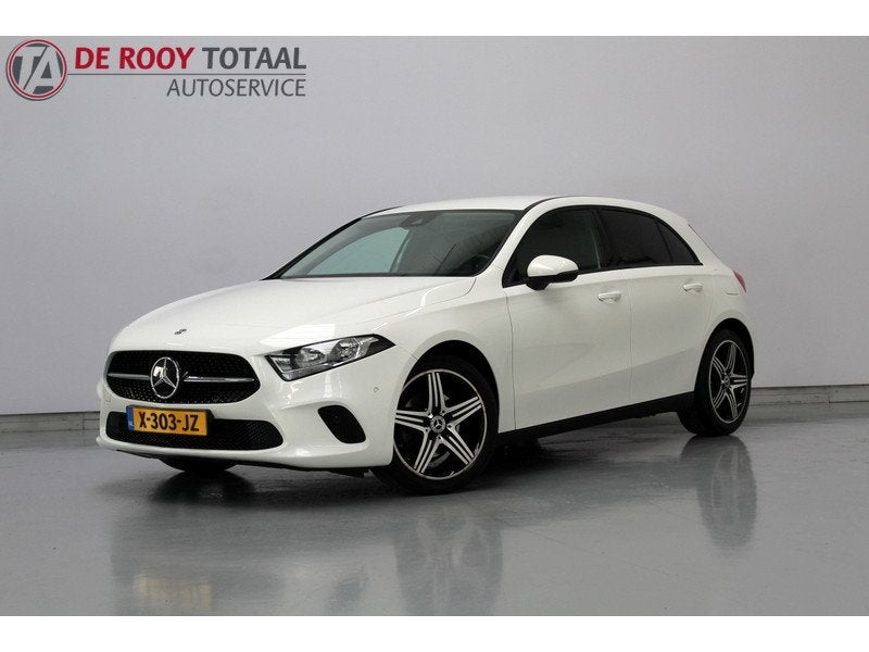 Mercedes-Benz A-Klasse 200 Premium Plus 164PK, RIJKLAAR | AU, Auto's, Stof, Gebruikt, Euro 6, 4 cilinders