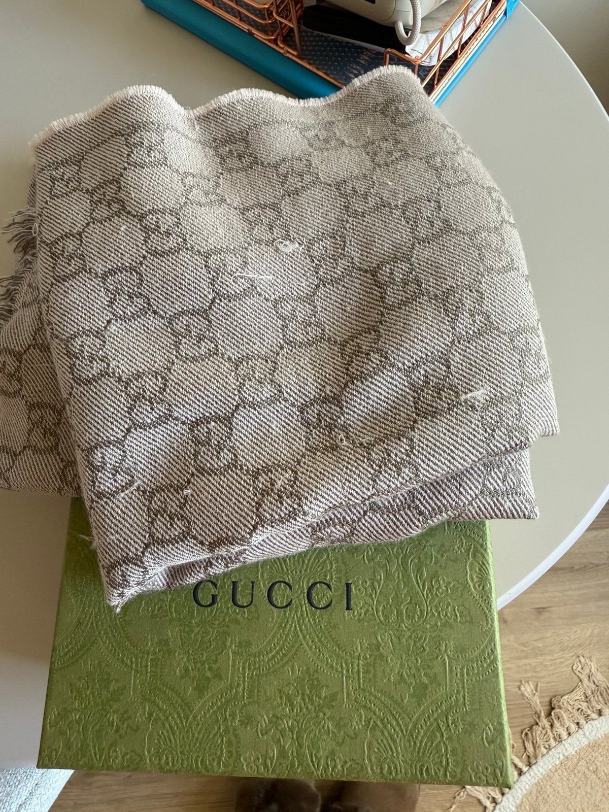 Orginele Gucci sjaal, Kleding | Dames, Ophalen of Verzenden, Zo goed als nieuw, Maat 46/48 (XL) of groter, Sjaal