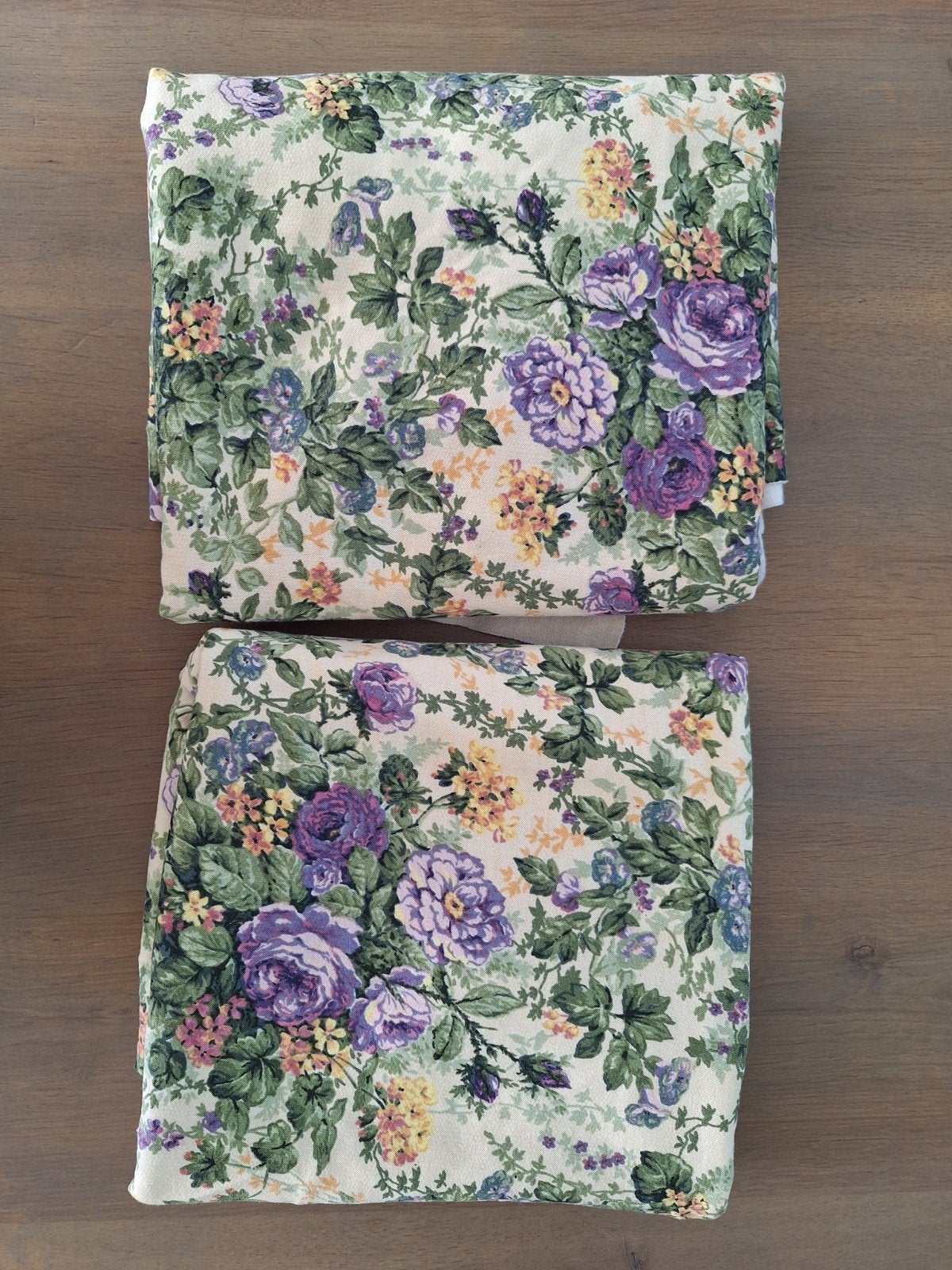2x Joggingstof met bloemenprint - 1.30m breed, 95cm lang, Hobby en Vrije tijd, Stoffen en Lappen, Overige materialen, Meerkleurig
