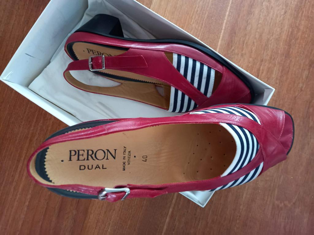 Peron Dual Slingback Pumps Rood/Wit Maat 40, Kleding | Dames, Ophalen, Zo goed als nieuw, Rood, Pumps