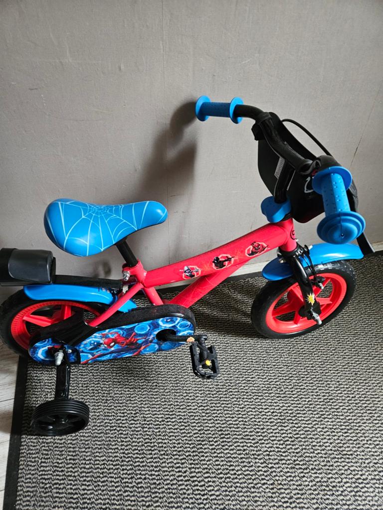 Nieuwe Spiderman fiets 12 inch - Zo goed als nieuw, Fietsen en Brommers, Marvel Spiderman, Zijwieltjes, Ophalen of Verzenden, Minder dan 16 inch