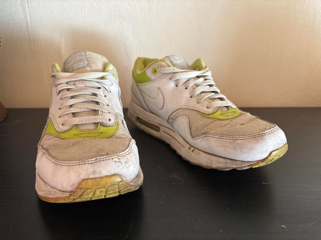 Afgedragen Nike Air Max 1 - Maat 44, Ophalen of Verzenden, Zo goed als nieuw, Wit, Sneakers of Gympen
