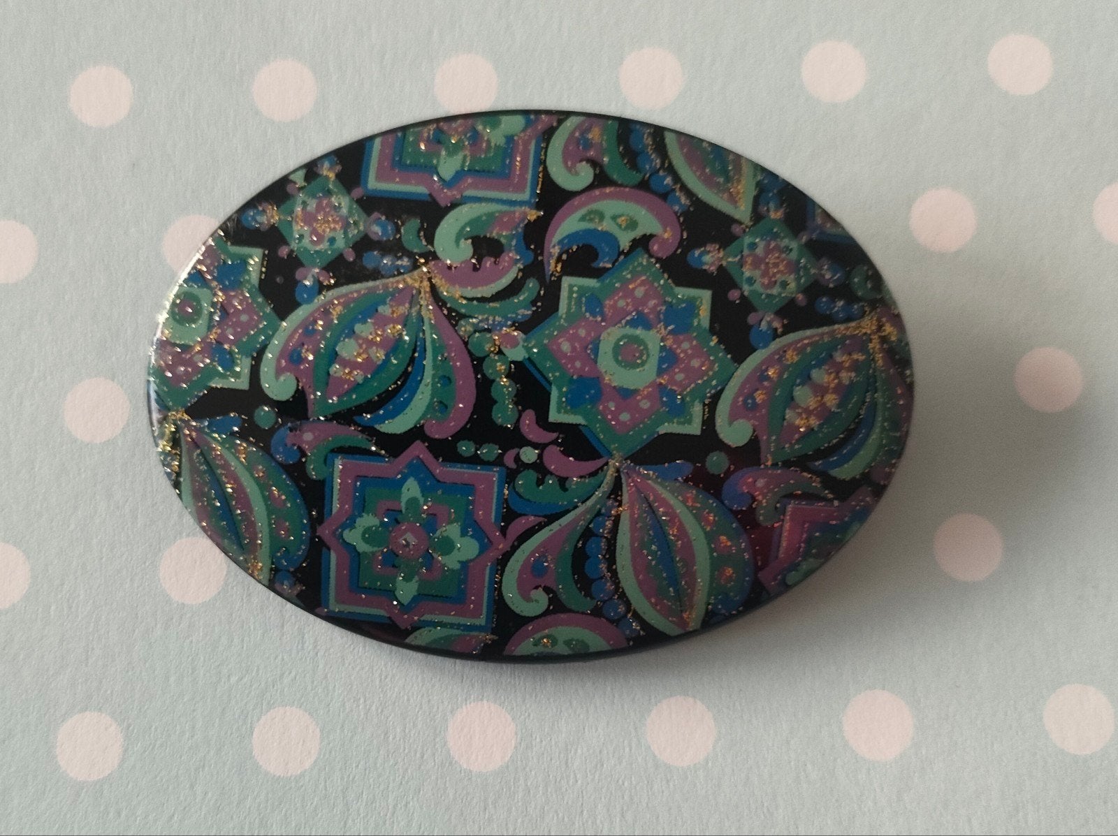 Vintage jaren '60 ovale kunststof blauw/lila print broche., Ophalen of Verzenden, Zo goed als nieuw, Paars