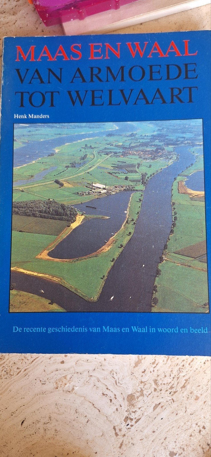 Maas en Waal: Van Armoede tot Welvaart - Henk Manders, Ophalen of Verzenden, 20e eeuw of later, Gelezen, Henk Manders