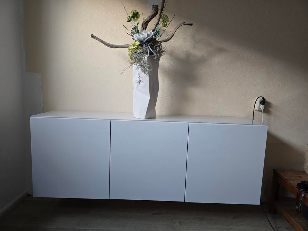 Ikea Besta dressoir wit met glasplaat 180x40cm, Huis en Inrichting, 150 tot 200 cm, Ophalen of Verzenden, Modern, 25 tot 50 cm