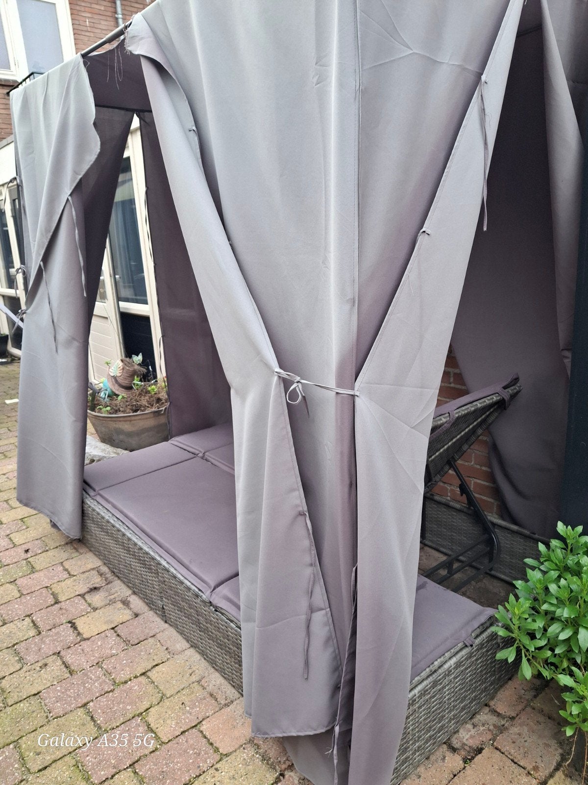 Loungebed met gordijnen, Ophalen, Gebruikt