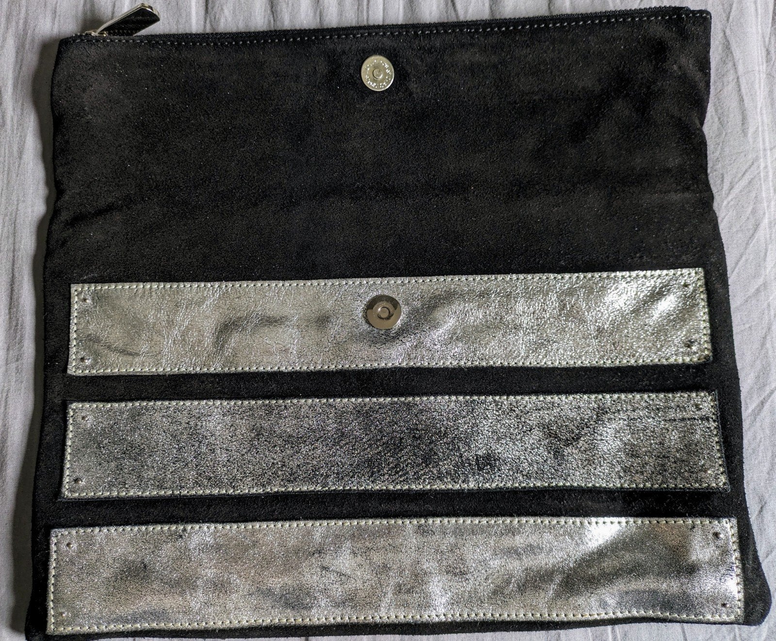 Zwarte metallic suède tas - Boohoo Boutique, Ophalen of Verzenden, Nieuw, Zwart