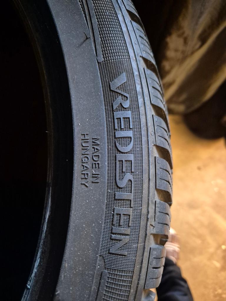 Vredestein winterbanden 235/40 R19 gemiddeld 6.5mm profiel, Overige, Gebruikt, Overige, Overige maten