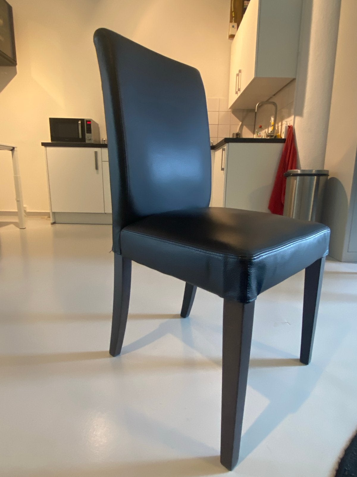 Zwarte Ikea Henriksdal eetkamerstoelen (6 stuks), Ophalen, Gebruikt, Zwart, Leer