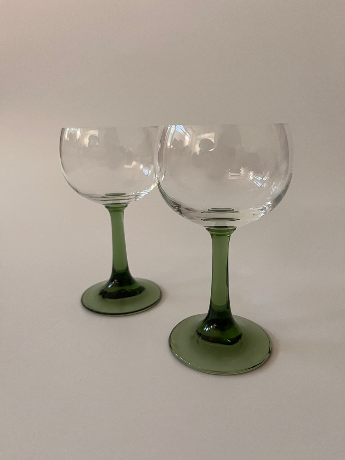 Set van 2 vintage Luminarc Elzas wijnglazen, groene stem, Ophalen of Verzenden, Zo goed als nieuw, Overige typen