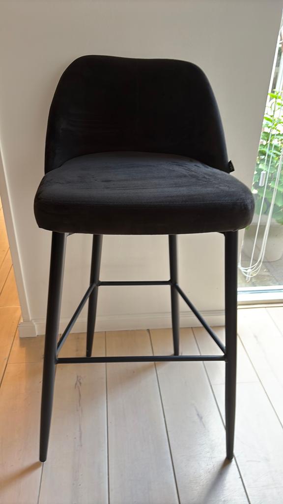 1 zwarte Kaja barkruk, Huis en Inrichting, Ophalen, Met voetsteun, 60 tot 90 cm, Zo goed als nieuw