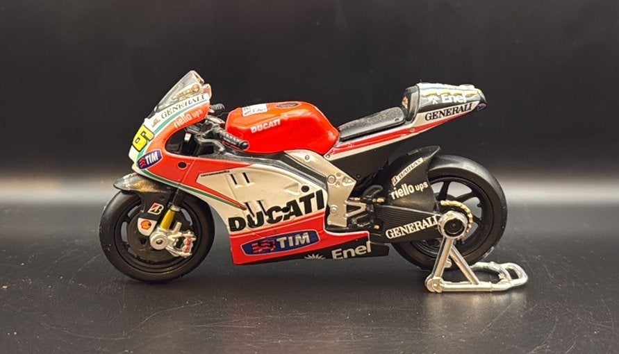 Ducati Desmosedici GP11 Valentino Rossi #46 1:18, Overige merken, Ophalen of Verzenden, Zo goed als nieuw, Groter dan 1:32