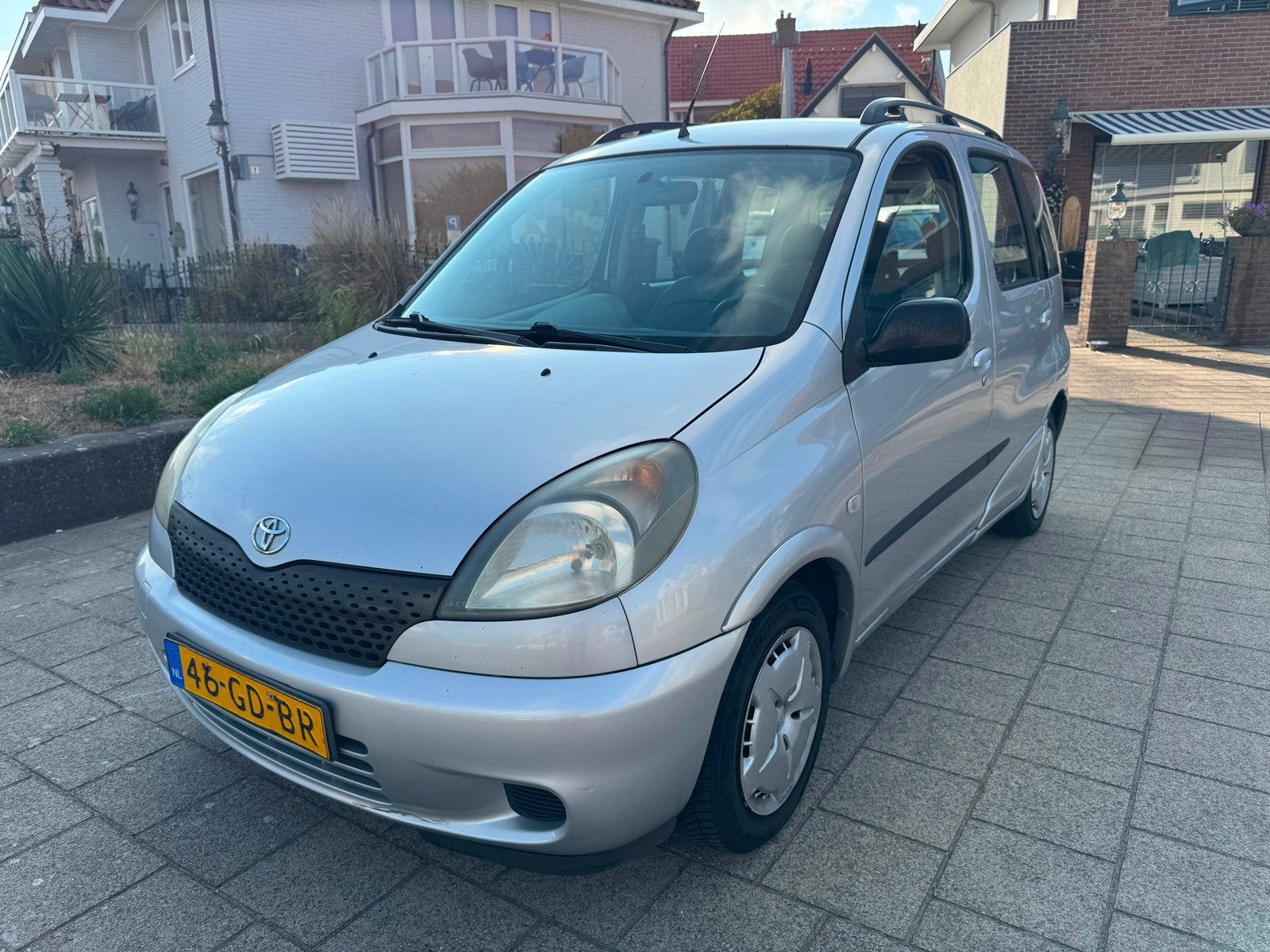 Toyota Yaris Verso 1.5 16V Vvti weinig km nieuw!!, Voorwielaandrijving, 40 €/maand, 4 cilinders, Sportstoelen