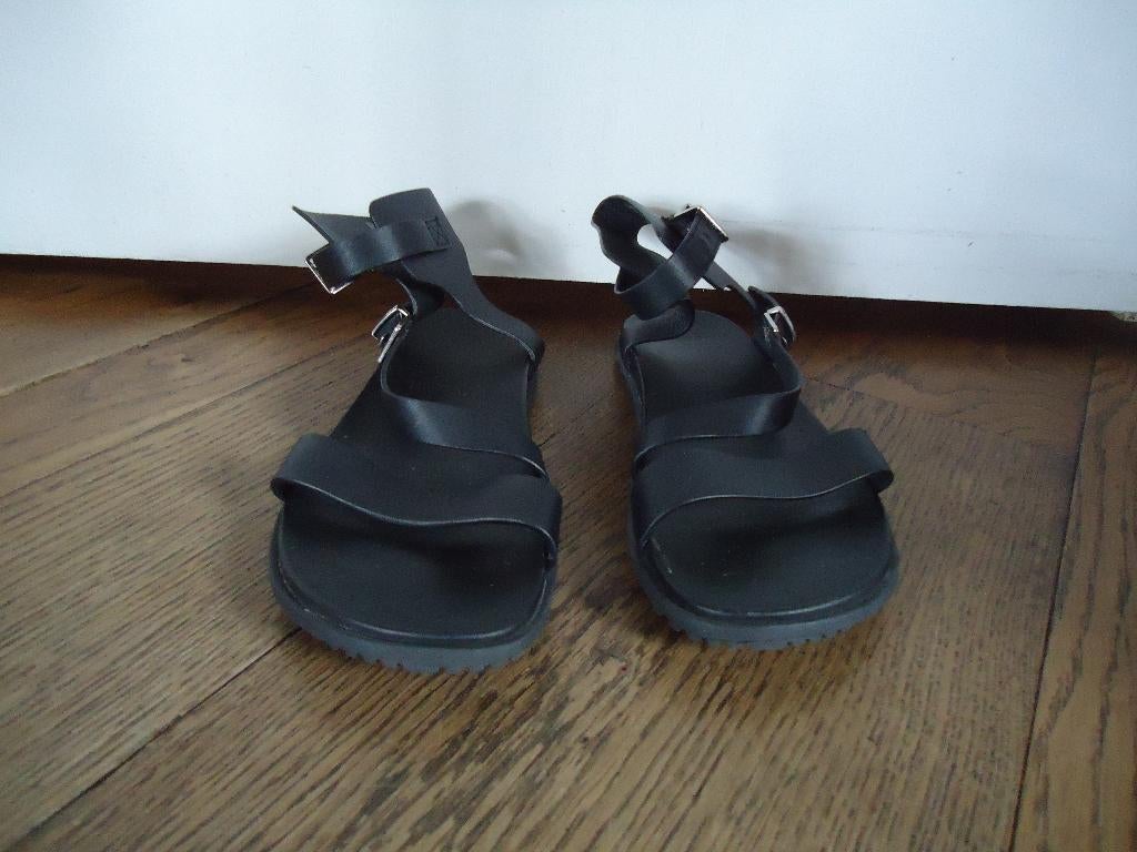 Nieuwe zwarte Ugg sandalen maat 7 (40), Kleding | Dames, Schoenen, UGG, Zwart, Nieuw, Sandalen of Muiltjes