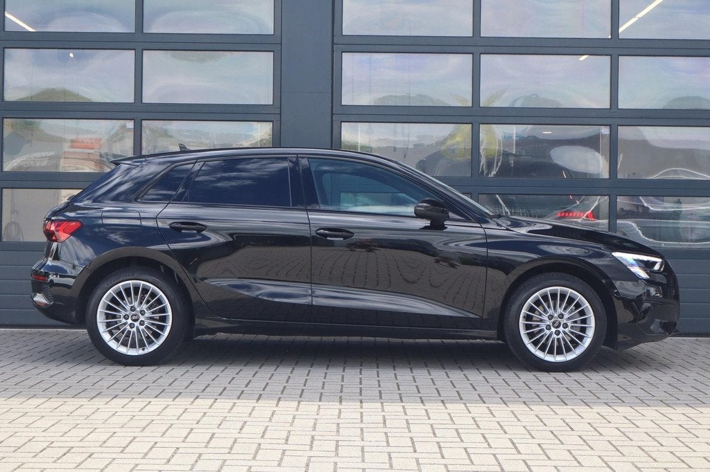 Audi A3 Sportback 30 TFSI 110pk S-tronic Advanced edition |, Auto's, Audi, 12 maanden, Stof, Gebruikt, Zwart