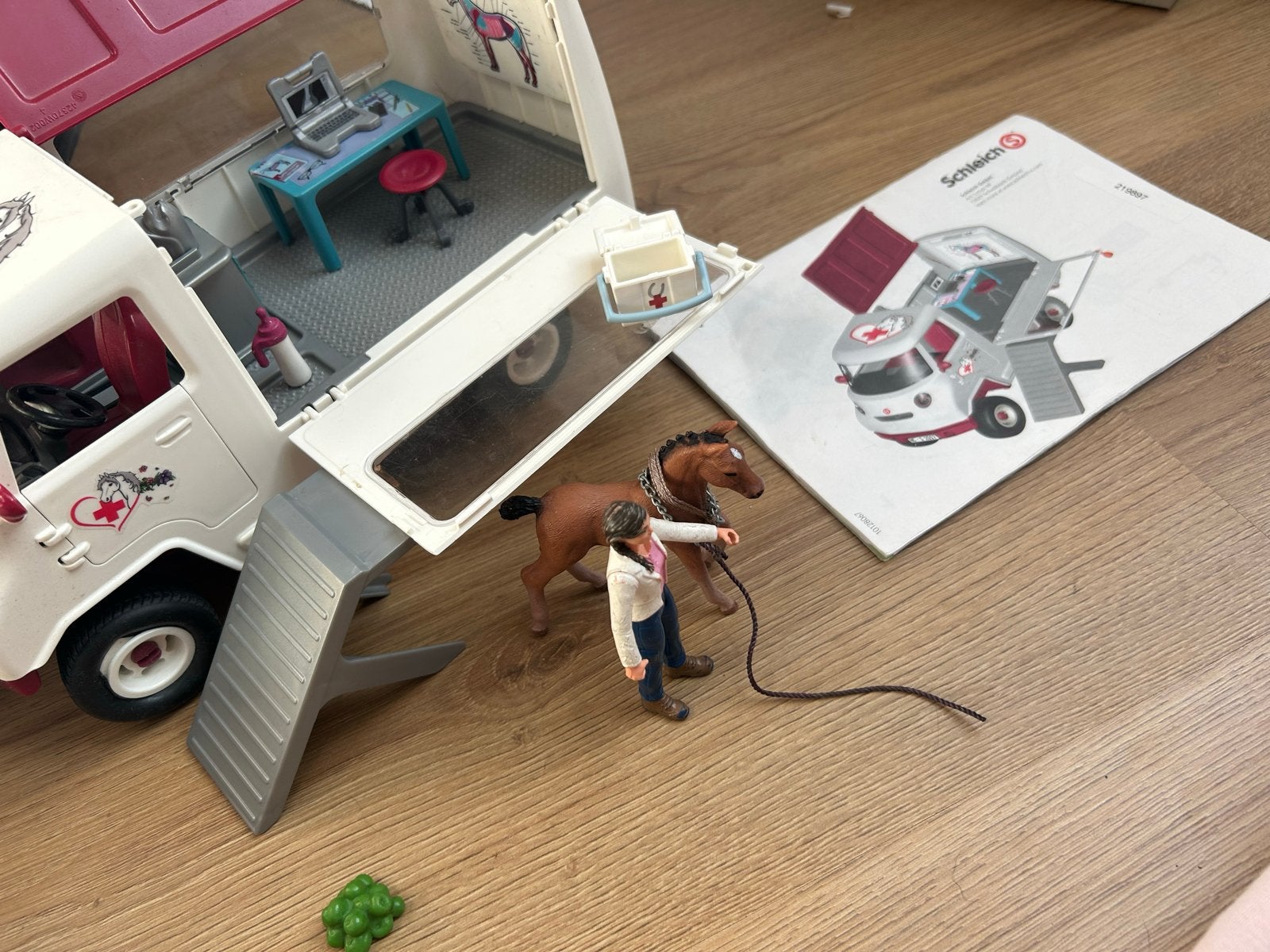 Schleich Paardenambulance met paard en dierenarts, Ophalen of Verzenden, Zo goed als nieuw