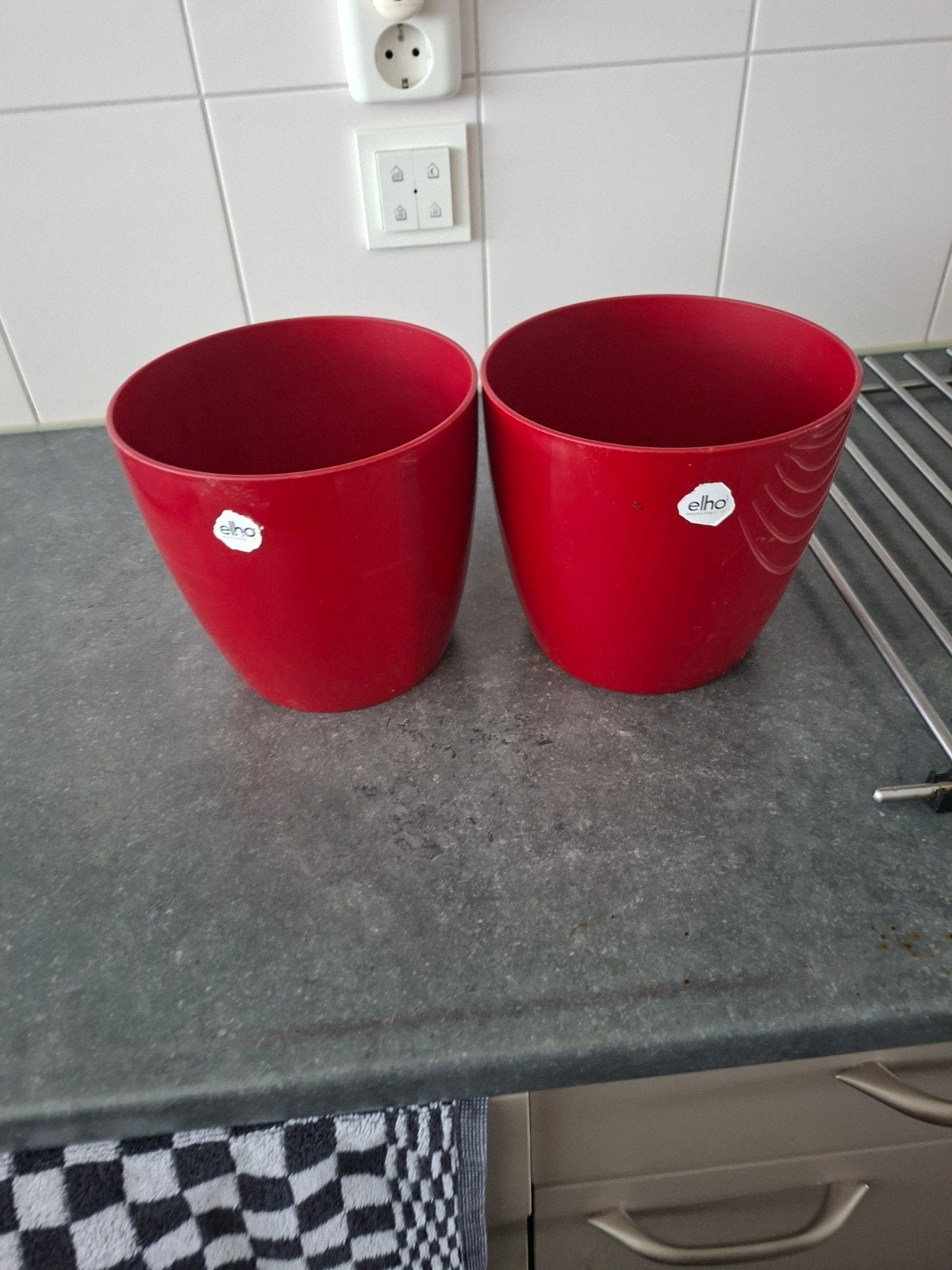 2 rode bloempotten, Kunststof, Rond, Ophalen of Verzenden, Minder dan 40 cm