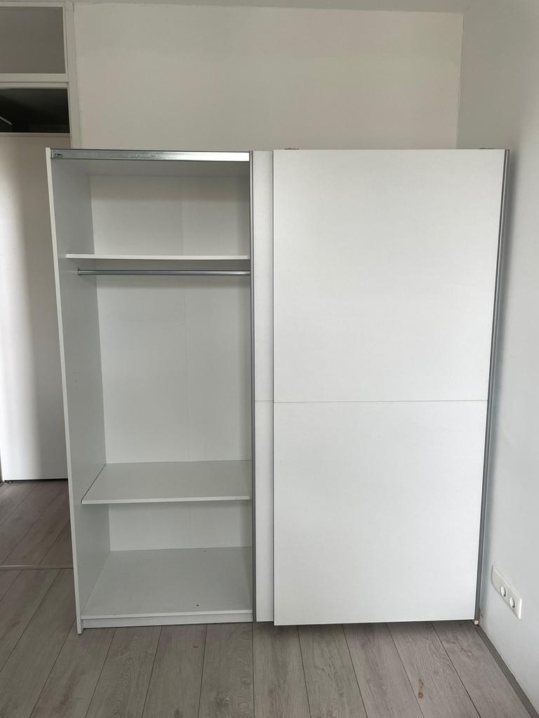 Witte kledingkast met schuifdeuren, Ophalen, 150 tot 200 cm, Zo goed als nieuw, 150 tot 200 cm
