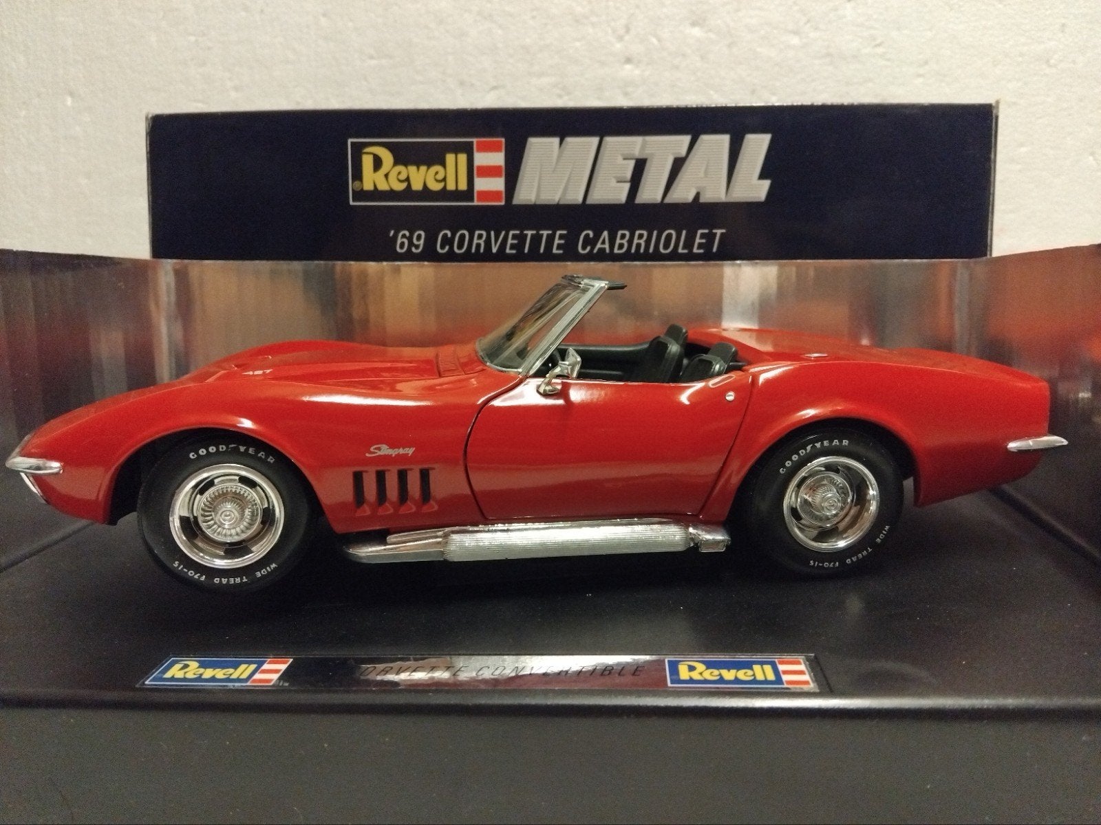 Chevrolet Corvette cabriolet Stingray rood Revell 1:+8 KRD, Ophalen of Verzenden, Zo goed als nieuw, Auto, Revell