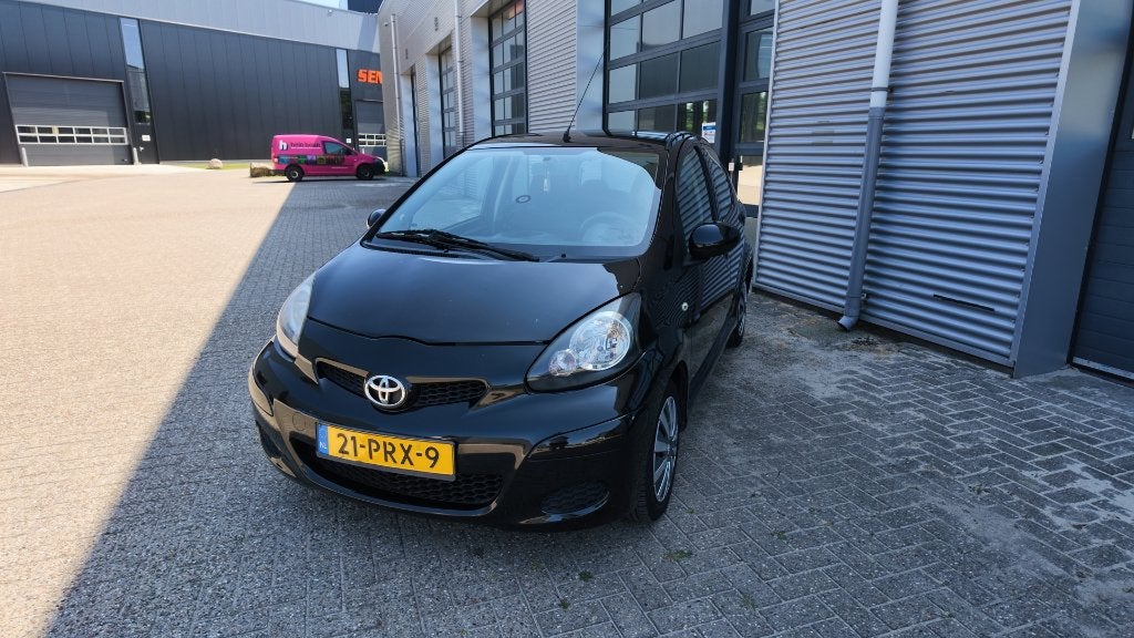 Toyota Aygo 1.0 12V Vvt-i 5DRS 2011 Zwart, Auto's, Toyota, Voorwielaandrijving, Zwart, 4 stoelen, Origineel Nederlands