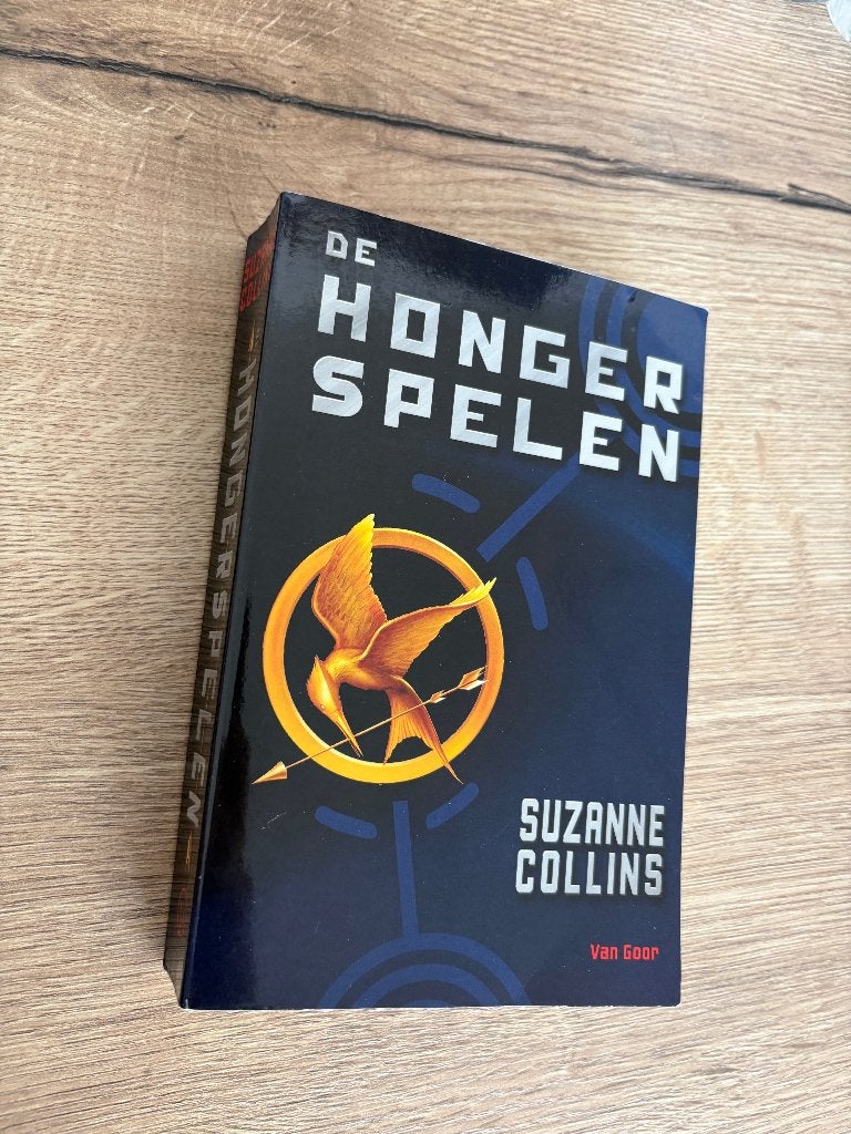 De Hongerspelen - Suzanne Collins - paperback a5 - boek 1/3, Boeken, Ophalen of Verzenden, Zo goed als nieuw, Suzanne Collins