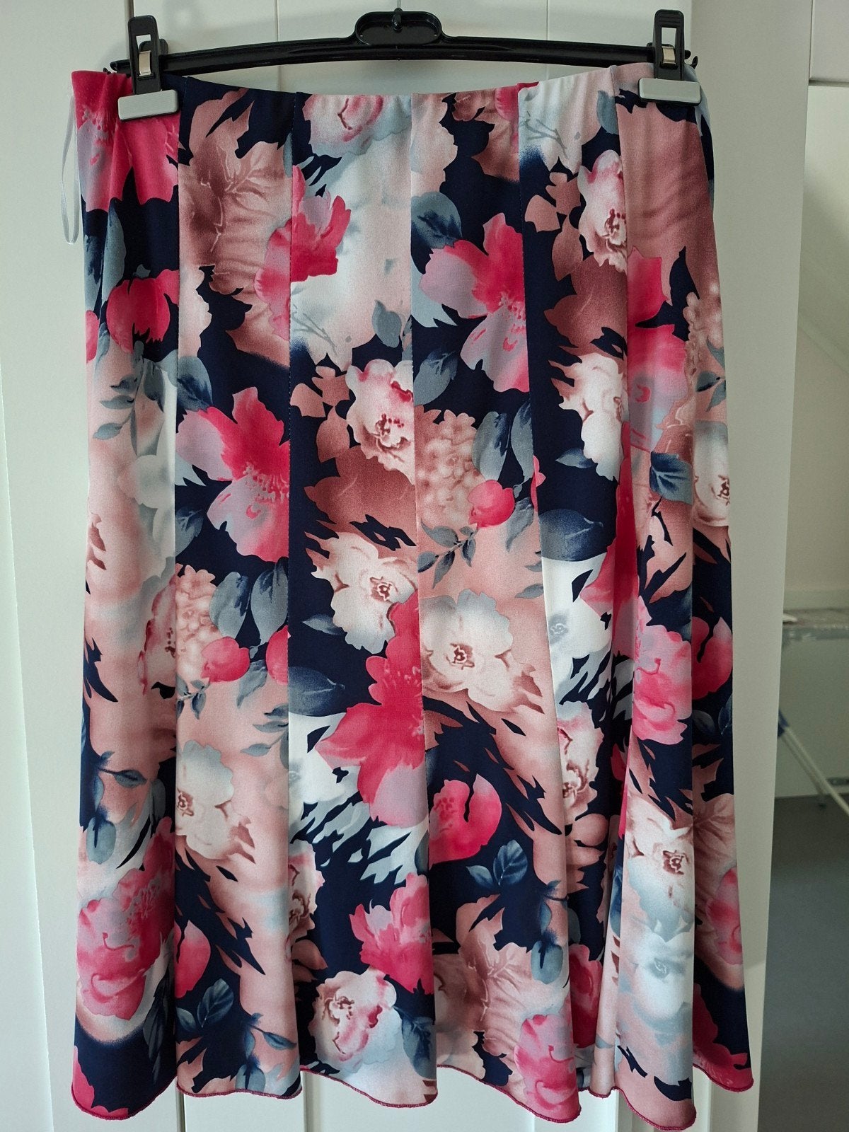 Heel goede gevoerde rok.mt.44/46, Maat 46/48 (XL) of groter, Zo goed als nieuw, Bassini, Onder de knie