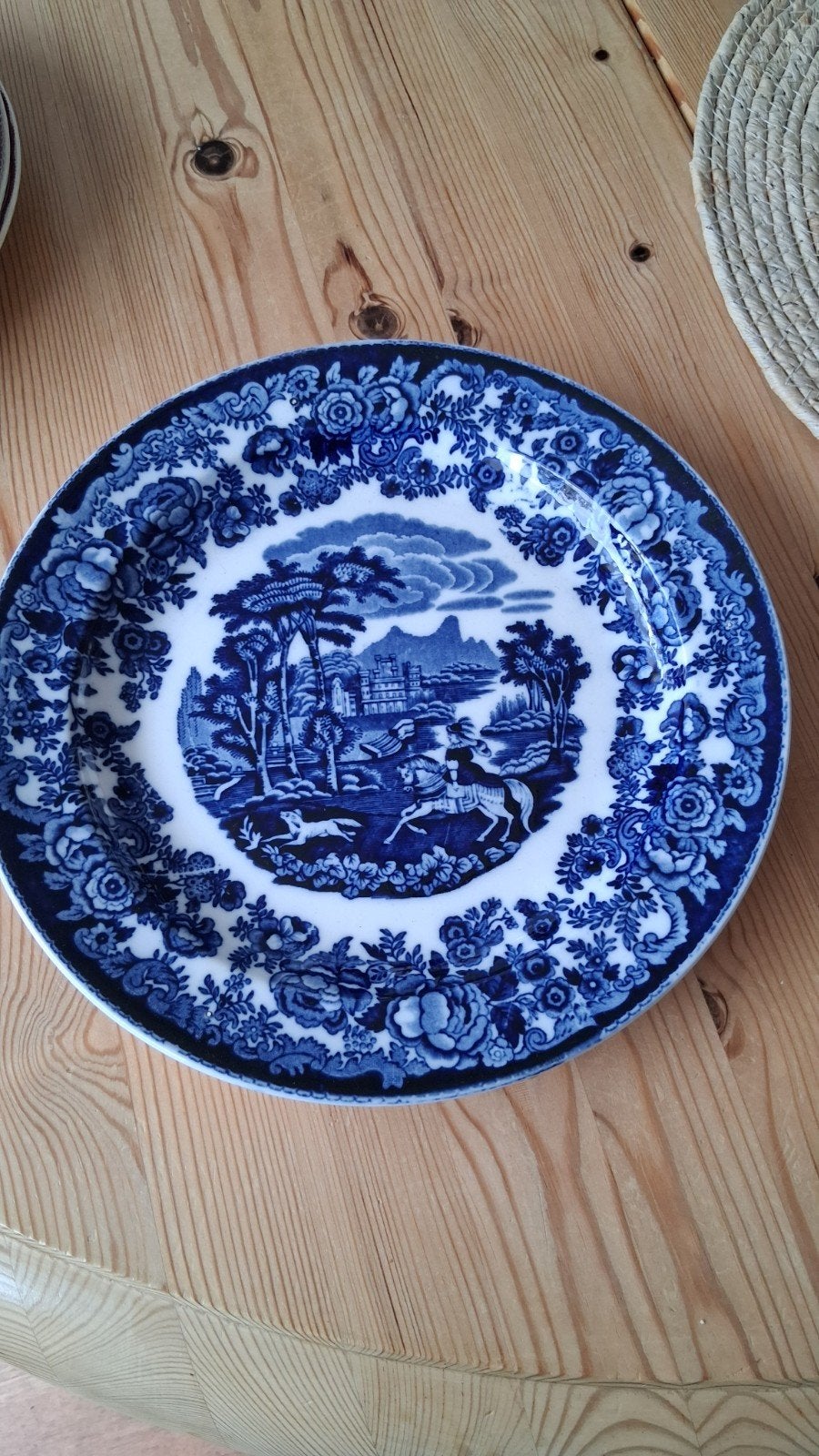 Antiek blauw-wit bord met jachtscène, Ophalen