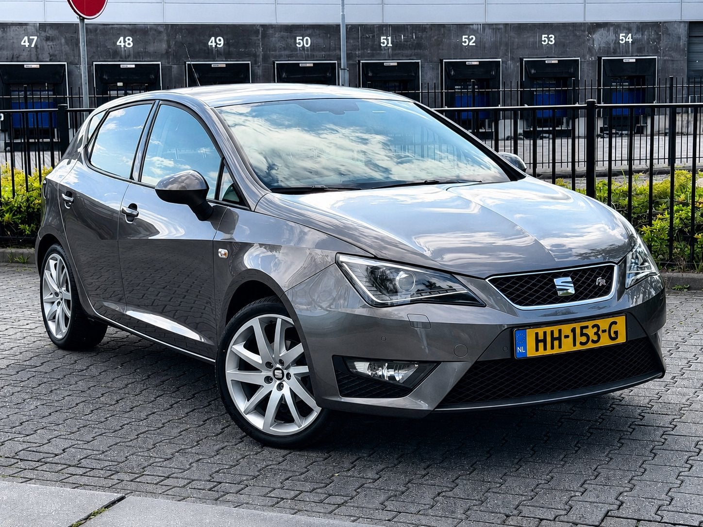Seat Ibiza FR 1.0 TSI 85KW 5DRS 2015 ALS NIEUW!!, Auto's, Voorwielaandrijving, Dealer onderhouden, Stof, 40 €/maand