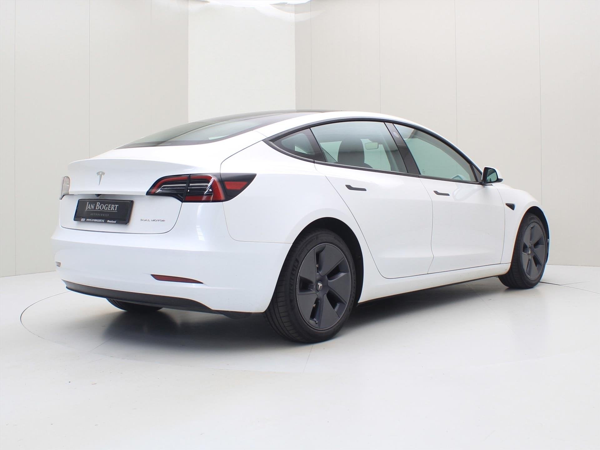 Foto 3 van Tesla Model 3 Long-Range AWD 351pk 75 kWh 94.6% SoH UPGRADE