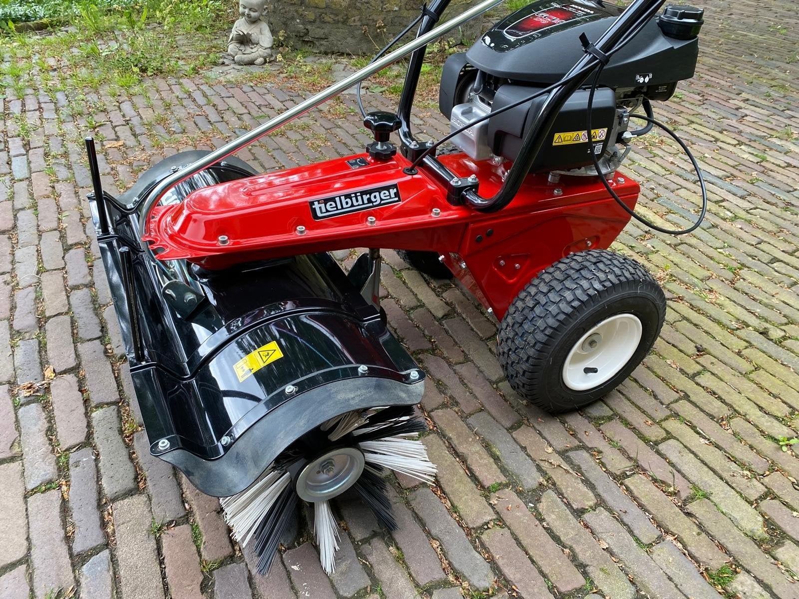 Tielburger veegmachine tk 18 in nieuwstaat, Ophalen, Zo goed als nieuw, Tielburger