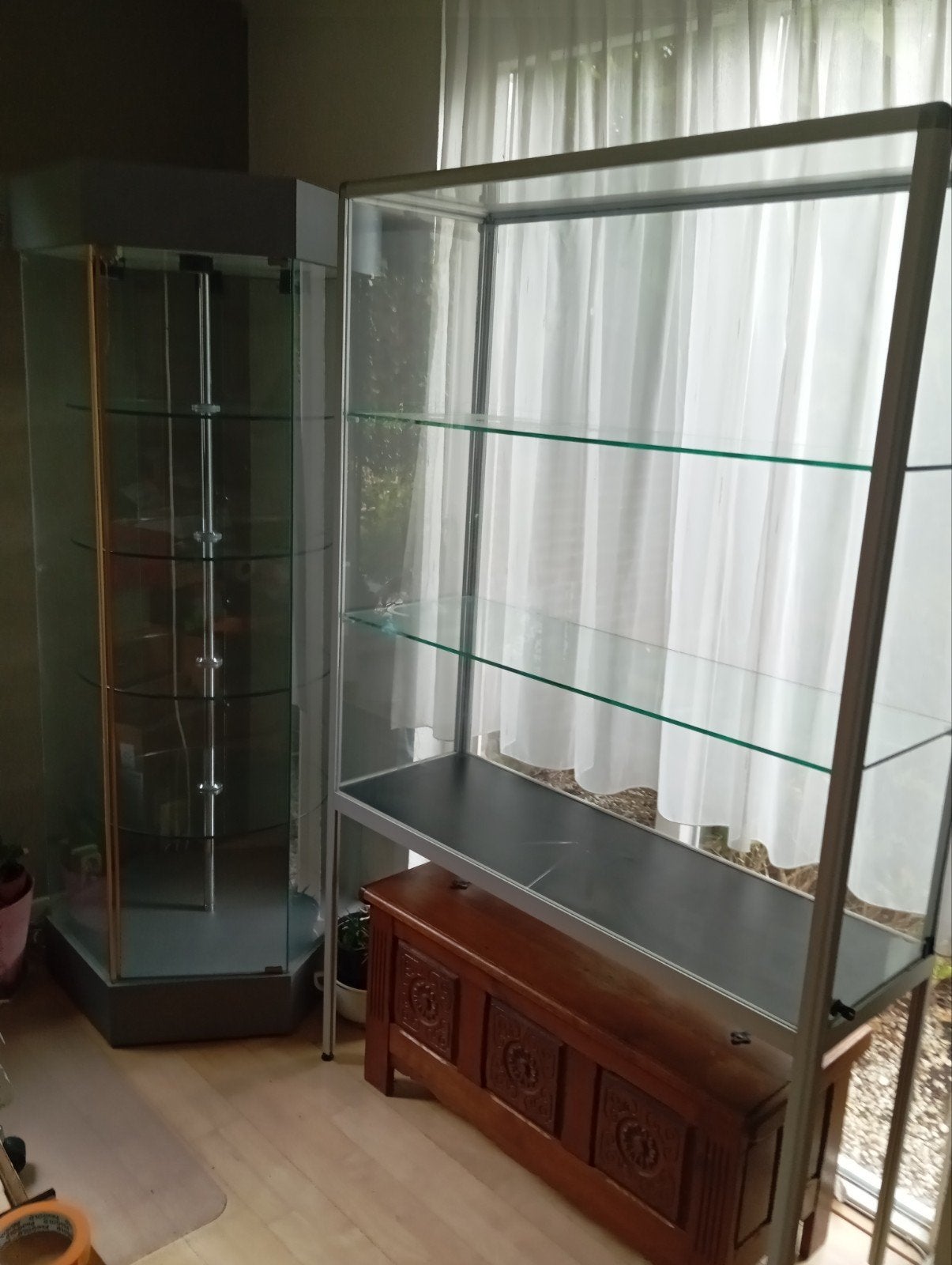 Zeer nette vitrinekast - 120x40x193 cm, Ophalen, Met deur(en), 100 tot 150 cm, Zo goed als nieuw