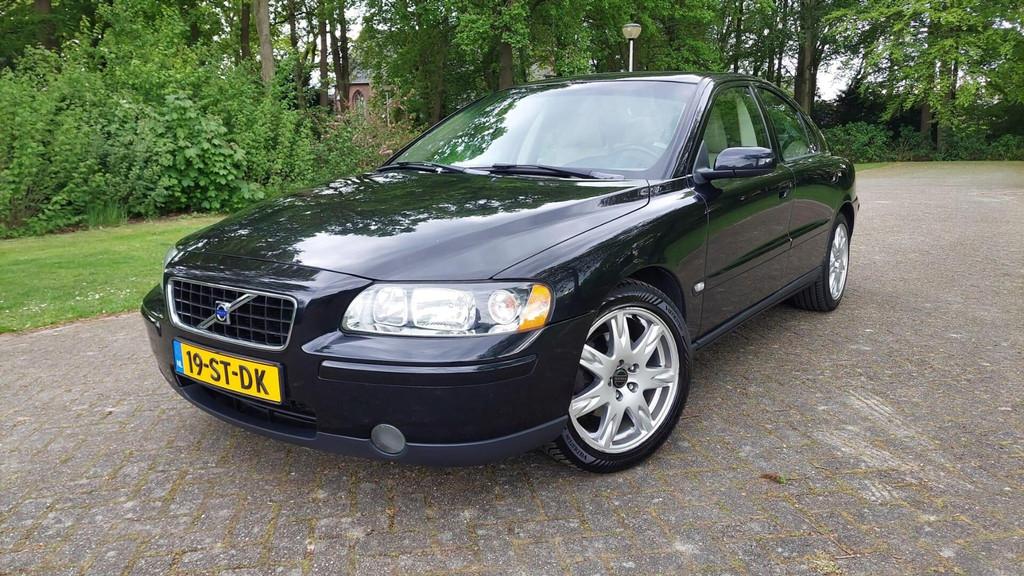 Volvo S60 2.4 Edition I ZONNEROLO LEDER THOR VELGEN OPEN DAK, Auto's, Volvo, Voorwielaandrijving, Gebruikt, Zwart, Zwart