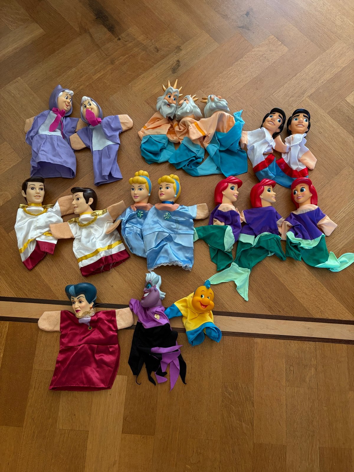 Disney handpoppen: Kleine Zeemeermin, Assepoester e.a. (17 s, Ophalen of Verzenden, Assepoester of Belle, Zo goed als nieuw, Beeldje of Figuurtje