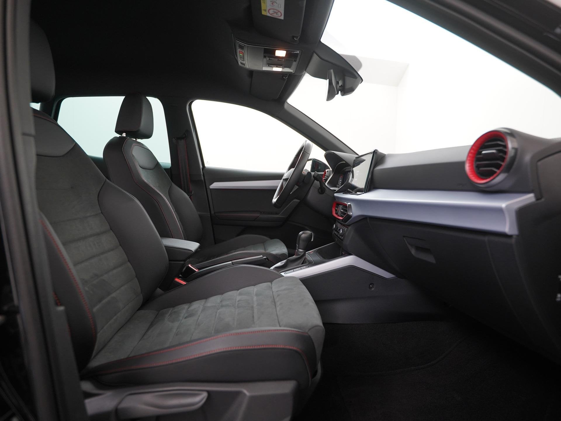SEAT Arona 1.5 TSI FR DSG | Digital Cockpit | Camera | Zonda, 4 cilinders, Alcantara, Zwart, Automatische klimaatregeling
