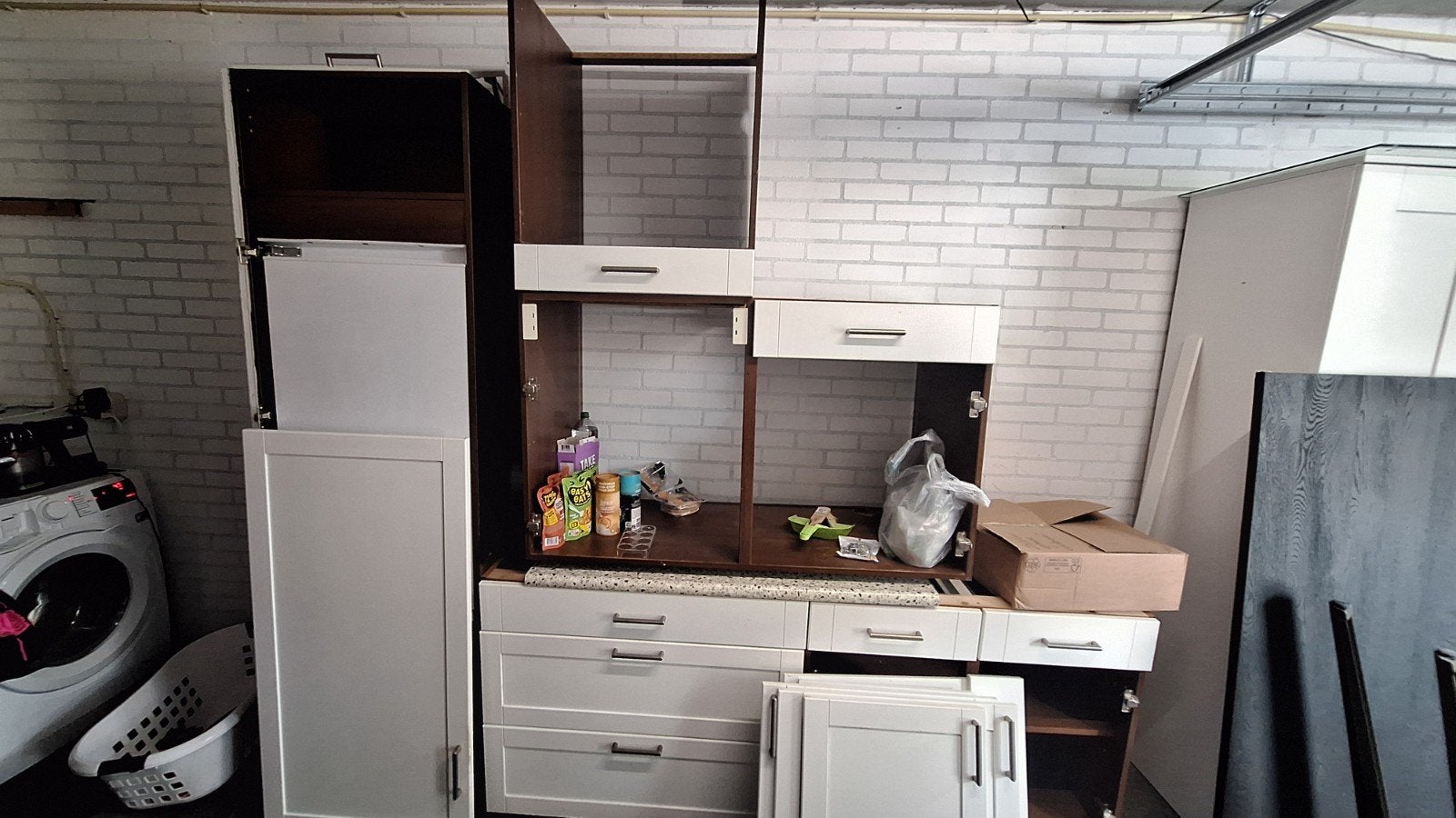 Keuken walnootbruin met witte deuren, Ophalen, Gebruikt, Wit, Enkelwandige keuken
