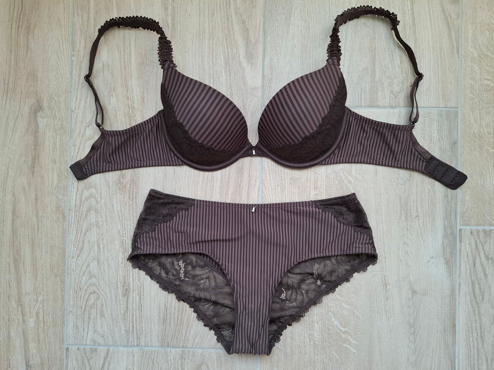 Push-up BH (70D) & hipster (M) in bruin van Livera, Livera, Ophalen of Verzenden, Bruin, BH